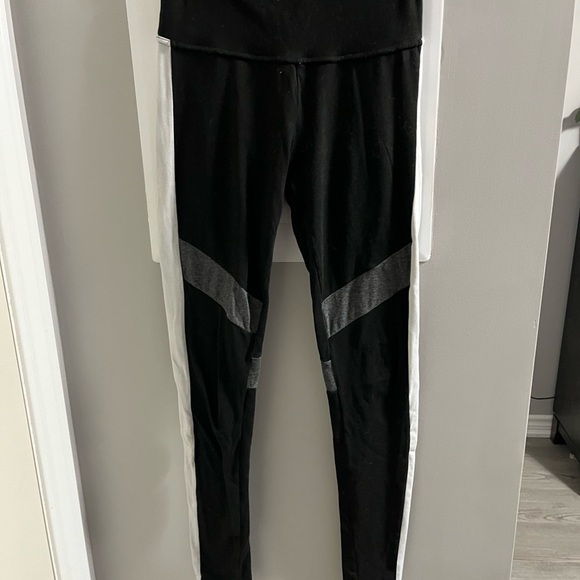 Black and White Athletic Leggings Full Length - Picture 1 of 2